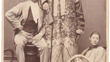 Chang the Chinese Giant with his wife Kin Foo and manager Edward Parlett Chang the Chinese Giant with his wife Kin Foo and manager Edward Parlett