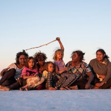 Yukultji and Yalti with their family, 2019 Ben Mcnamara Yukultji and Yalti with their family, 2019 Ben Mcnamara
