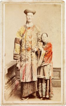 Chang the Chinese giant with his wife Kin Foo Chang the Chinese giant with his wife Kin Foo