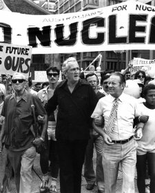 Sydney city (Patrick White and Tom Uren, Hiroshima Day demonstration), 1984 Sydney city (Patrick White and Tom Uren, Hiroshima Day demonstration), 1984