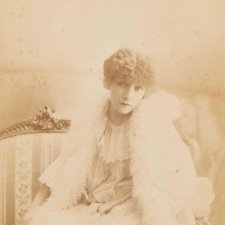 Portrait of Sarah Bernhardt as Marguerite Gautier in 'La Dame aux Camélias' Portrait of Sarah Bernhardt as Marguerite Gautier in 'La Dame aux Camélias'