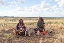Yanyangkari Roma Butler and Yangi Yangi Fox from Irrunyju (Wingellina), Western Australia, 2017 Rhett Hammerton Yanyangkari Roma Butler and Yangi Yangi Fox from Irrunyju (Wingellina), Western Australia, 2017 Rhett Hammerton