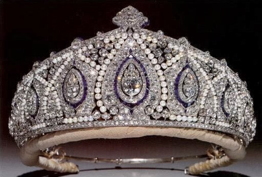 Princess Marie Louise&rsquo;s diamond, pearl and sapphire Indian tiara (1923)