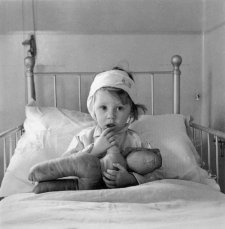 Eileen Dunne in The Hospital for Sick Children, 1940
	 by Cecil Beaton