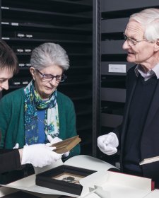 Curator, Joanna Gilmour with donors Peronelle and Jim Windeyer. Curator, Joanna Gilmour with donors Peronelle and Jim Windeyer.