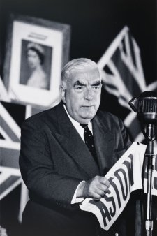 Robert Menzies, Sydney Robert Menzies, Sydney