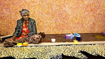 Gloria Petyarre by R. Ian Lloyd Gloria Petyarre by R. Ian Lloyd