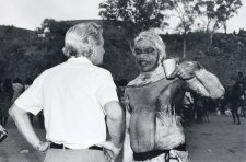Discussion between Bob Hawke and Yunupingu, Burunga Festival, Northern Territory Discussion between Bob Hawke and Yunupingu, Burunga Festival, Northern Territory