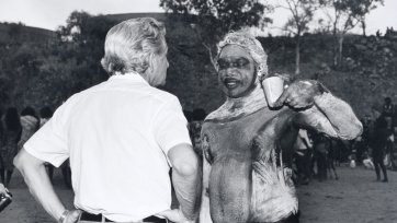 Discussion between Bob Hawke and Yunupingu, Burunga Festival, Northern Territory Discussion between Bob Hawke and Yunupingu, Burunga Festival, Northern Territory