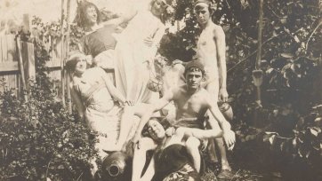 Ruby, Norman, Pearl, Percy, Reg, Bill Dyson and Mary in Creswick garden Ruby, Norman, Pearl, Percy, Reg, Bill Dyson and Mary in Creswick garden